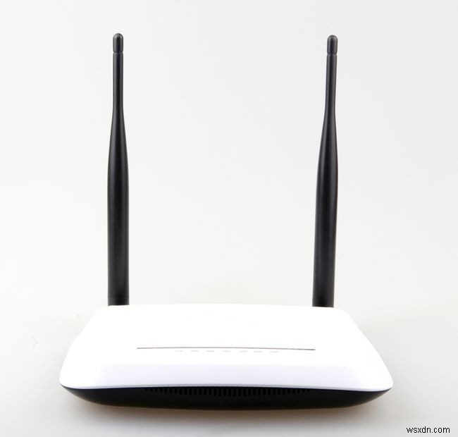 Wi-Fiルーターのアンテナはどう置く?最適な配置方法を徹底解説
