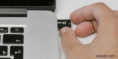 Windows 10でUSBポートを無効にする3つの方法｜レジストリ・デバイスマネージャー・グループポリシー設定ガイド