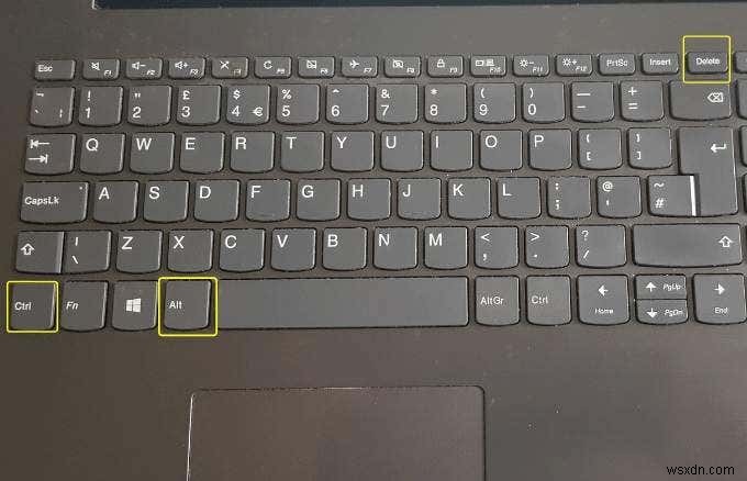 Windows 10でデスクトップ画面が真っ黒になる原因と対処法