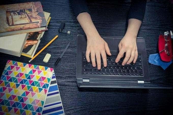 LinkedInに履歴書を追加・更新する方法【メリット・デメリットも解説】