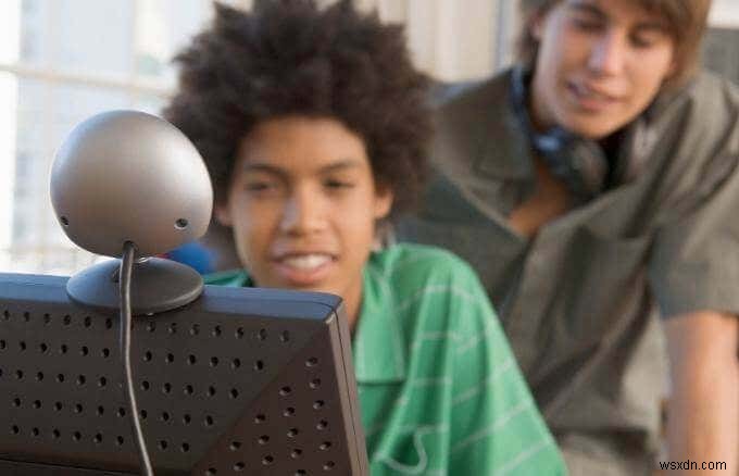 学校支給のノートPCにスパイウェアが仕込まれていないか確認する方法