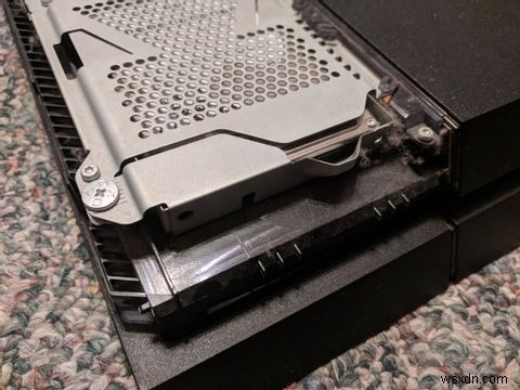 騒音が気になるPS4を静かにする！ホコリ除去の完全ステップバイステップガイド