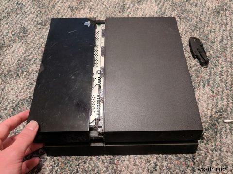 騒音が気になるPS4を静かにする！ホコリ除去の完全ステップバイステップガイド