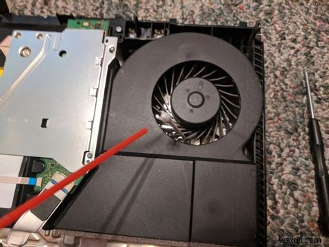 騒音が気になるPS4を静かにする！ホコリ除去の完全ステップバイステップガイド