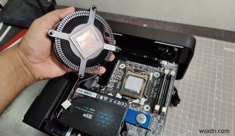 CPUのサーマルペーストを塗り替える方法：正しい手順とポイント