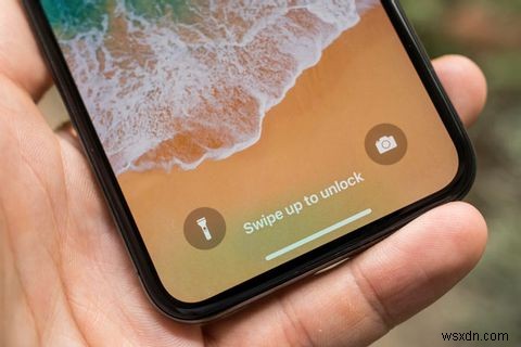 iPhoneの充電ポートを掃除する方法！充電トラブルを自分で解決する手順