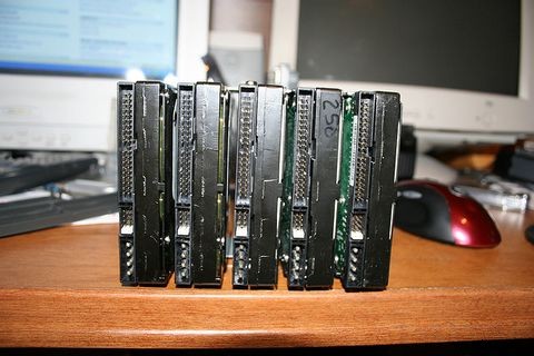 冗長性とバックアップの違いとは?データとサービスを守るための基礎知識