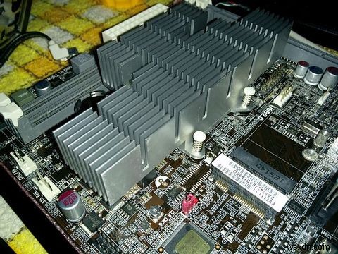 PCの発熱はどこまで心配すべき?コンピュータへの熱の影響と冷却の仕組みを解説