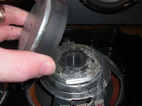 コンピュータは磁石から守る必要がある？知っておきたい磁気の影響と対策