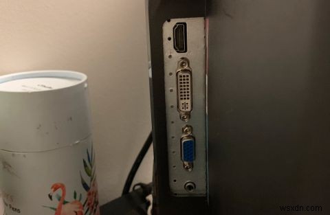 MacBookを外部モニターに接続する方法｜ポート確認からディスプレイ設定まで
