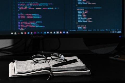 詐欺師はどうやって画像のメタデータにマルウェアを隠すのか？手口と対策を徹底解説