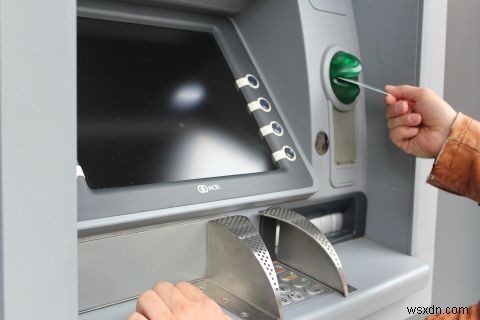 犯罪者がクレジットカードスキマーを悪用する7つの手口と見分け方