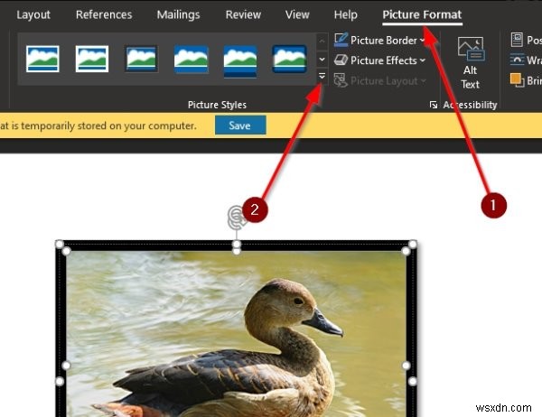 Microsoft Wordで画像の周りにカラーフレームを追加する方法