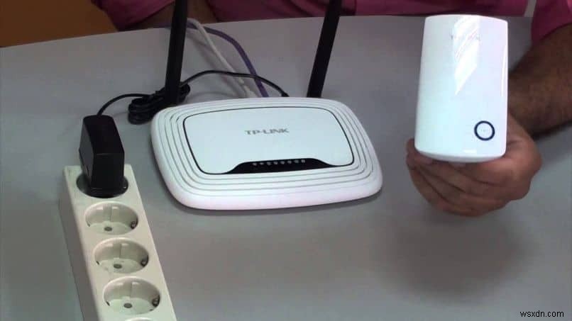 WiFiルーターを設置するのに最適な場所はどこ？通信トラブルを防ぐ配置のポイント