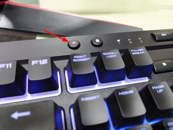 PCでキーボードの照明(バックライト)をオン・オフする方法