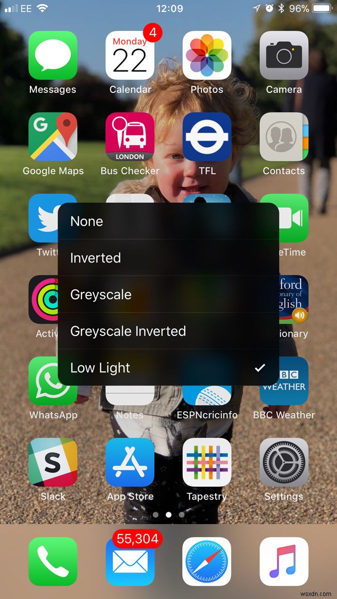 iPhoneでダークモードを使う方法|iOS 13の設定手順とiOS 12以前の代替策も解説