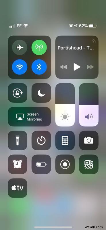 iPhone・iPadでYouTubeをバックグラウンド再生する方法【Premium加入から無料の裏ワザまで】