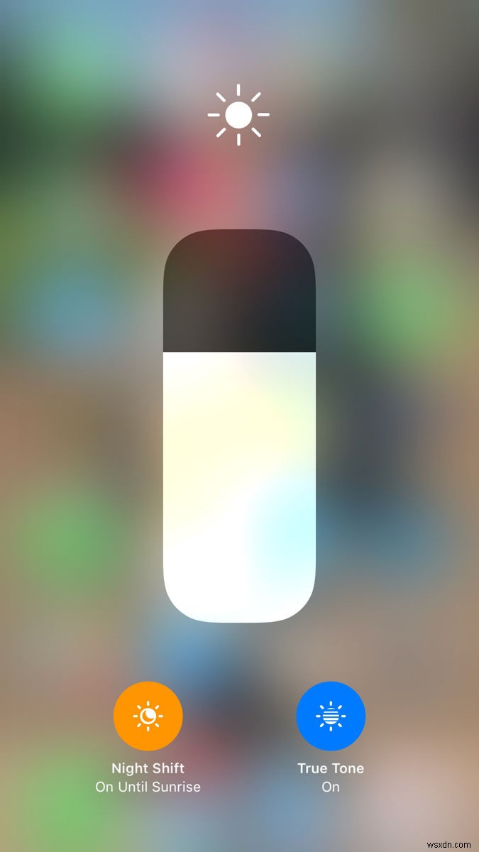 iPhoneのナイトシフトの使い方|設定手順と効果を徹底解説