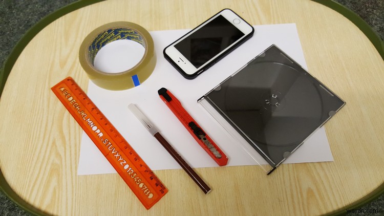 iPhoneでホログラムを投影する方法!古いCDケースで作るピラミッド型スクリーンのDIY