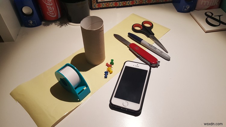 トイレットペーパーの芯とピンだけで作る激安iPhoneスタンドの作り方