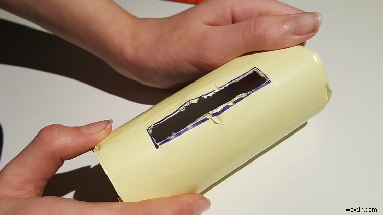 トイレットペーパーの芯とピンだけで作る激安iPhoneスタンドの作り方