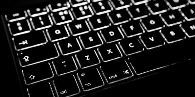 Macで非操作時にキーボードのバックライトを自動的にオフにする方法