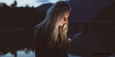 スマホを見ている間に画面が消えないようにする設定方法【Pixel・Galaxy・iPhone対応】
