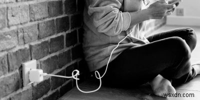 スマホを一晩中充電しても大丈夫？科学的根拠とメーカー公式見解を徹底解説