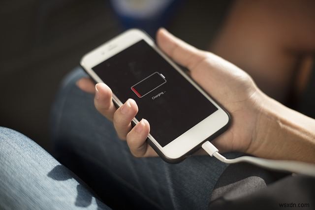 iPhoneの画面が真っ暗に？「ブラックスクリーン・オブ・デス」を解消する6つの対処法
