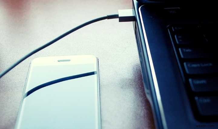 画面が割れたAndroidスマホにアクセスしてデータを取り出す方法