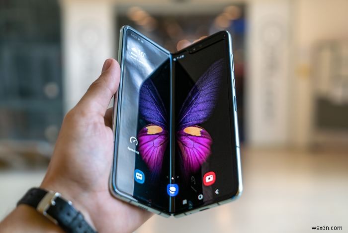 折りたたみスマホは本当に便利?押さえておきたい4つの活用シーン
