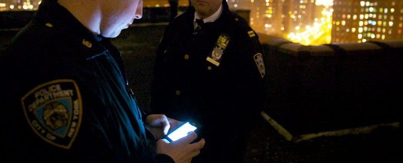 警察は死亡した人のスマホを令状なしに捜索できるのか?