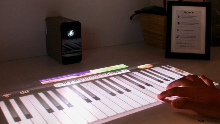 ソニー「Xperia Touch」プロジェクターで、あらゆる平面がAndroidデバイスに変わる