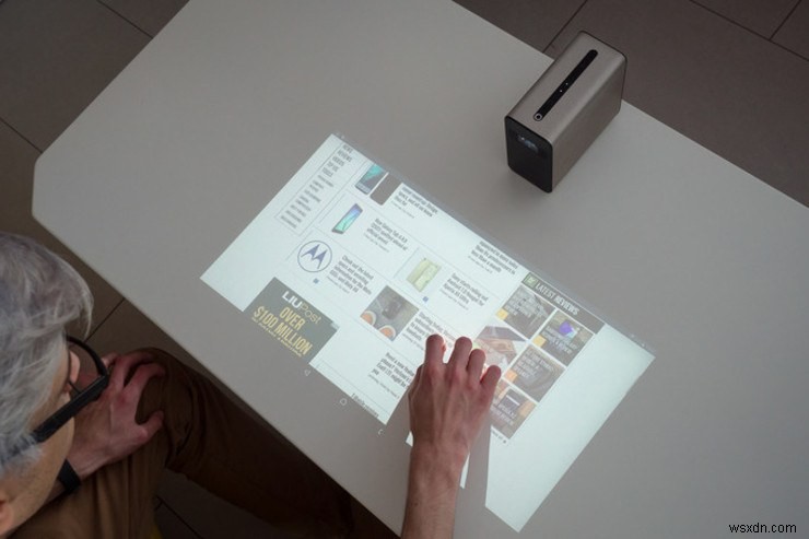 ソニー「Xperia Touch」プロジェクターで、あらゆる平面がAndroidデバイスに変わる