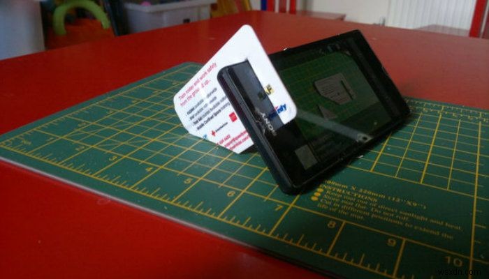 家にあるもので無料で作れる!賢いDIYスマホスタンド6選