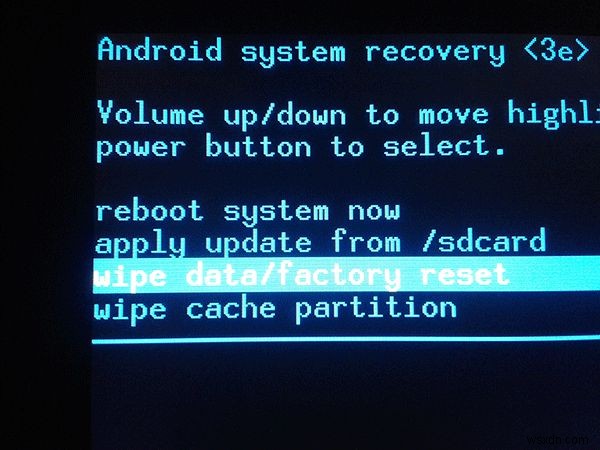 Androidのブートループを解消する方法!リカバリーモードでの直し方を徹底解説