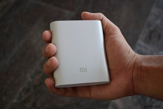 スマホやタブレットの充電、みんな何を使ってる?編集部ライター陣の充電スタイル大公開