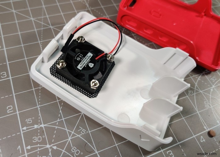 Raspberry Pi 4公式ケースにファンを取り付けて冷却性能をアップする方法