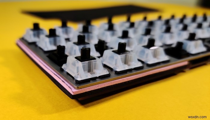 カスタムメカニカルキーボード上級ガイド：ケースとプレートの防音チューニングで打鍵音を劇的に改善する方法