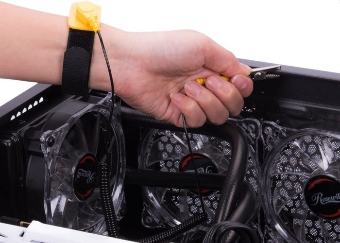 ゲーミングノートPCの過熱を根本的に解決する方法!内部クリーニングとグリス塗り替えの完全ガイド