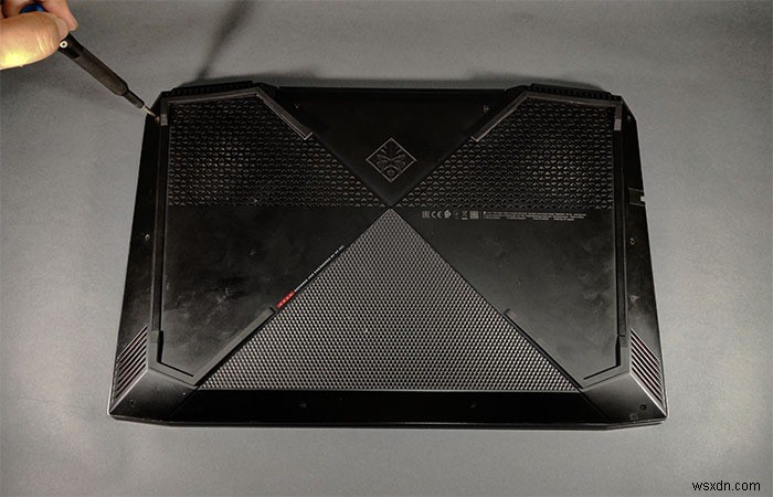 ゲーミングノートPCの過熱を根本的に解決する方法!内部クリーニングとグリス塗り替えの完全ガイド