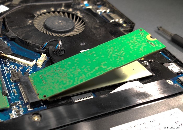 ゲーミングノートPCの過熱を根本的に解決する方法!内部クリーニングとグリス塗り替えの完全ガイド