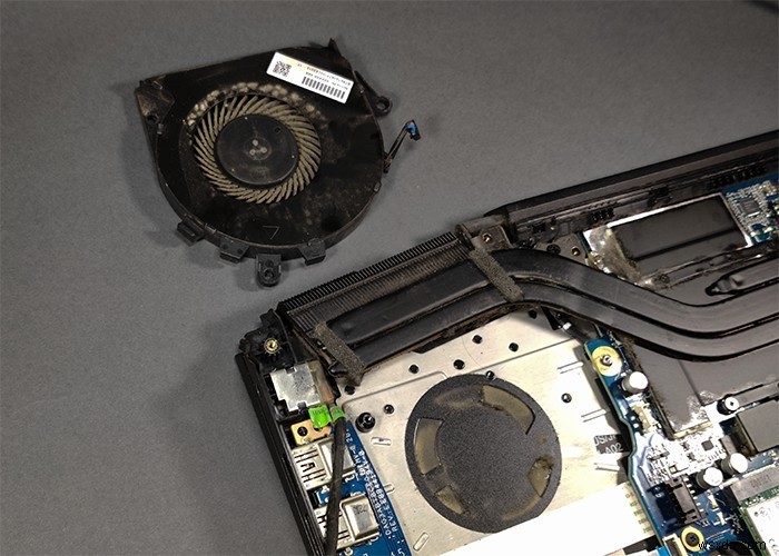 ゲーミングノートPCの過熱を根本的に解決する方法!内部クリーニングとグリス塗り替えの完全ガイド