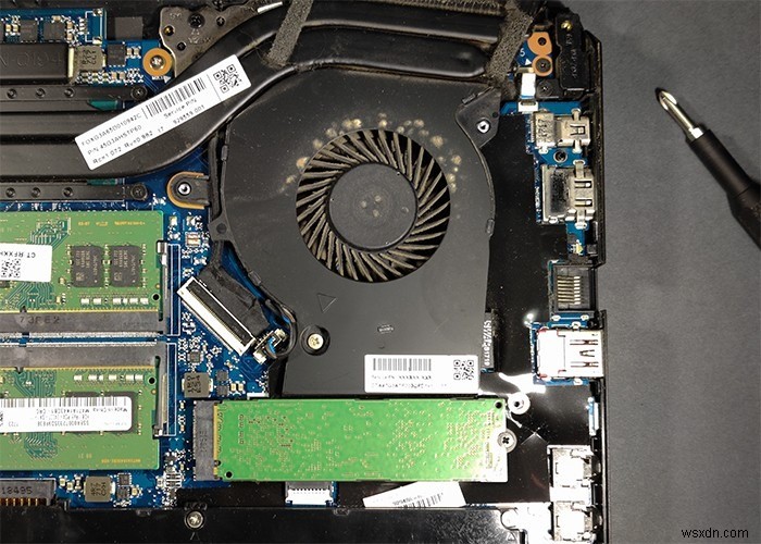 ゲーミングノートPCの過熱を根本的に解決する方法!内部クリーニングとグリス塗り替えの完全ガイド