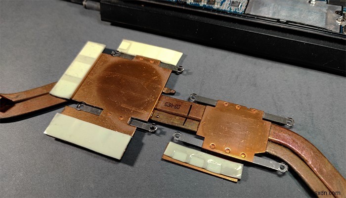 ゲーミングノートPCの過熱を根本的に解決する方法!内部クリーニングとグリス塗り替えの完全ガイド