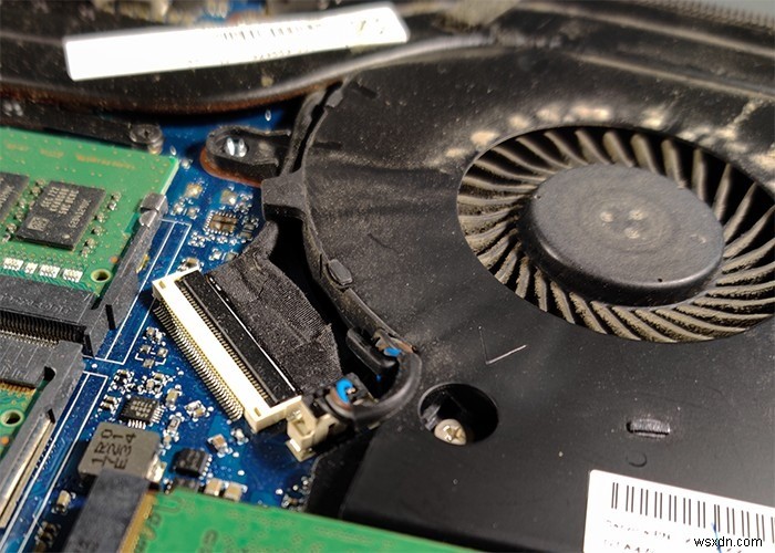 ゲーミングノートPCの過熱を根本的に解決する方法!内部クリーニングとグリス塗り替えの完全ガイド