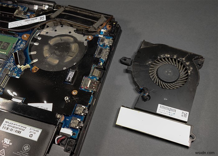 ゲーミングノートPCの過熱を根本的に解決する方法!内部クリーニングとグリス塗り替えの完全ガイド