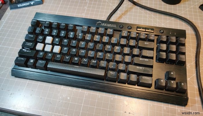 DIY修理ガイド:メカニカルキーボードのスイッチ交換は思ったより簡単!