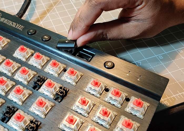 DIY修理ガイド:メカニカルキーボードのスイッチ交換は思ったより簡単!