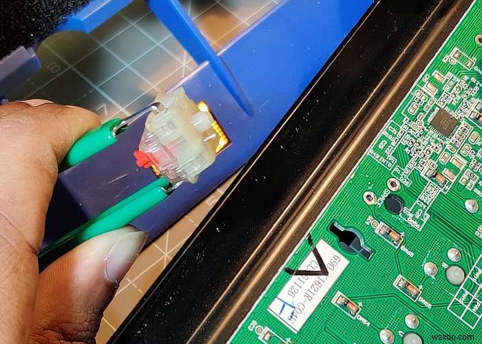 DIY修理ガイド:メカニカルキーボードのスイッチ交換は思ったより簡単!